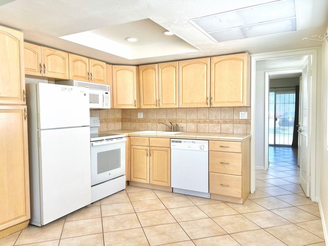 64275 Spyglass Ave - Photo 4 of 21