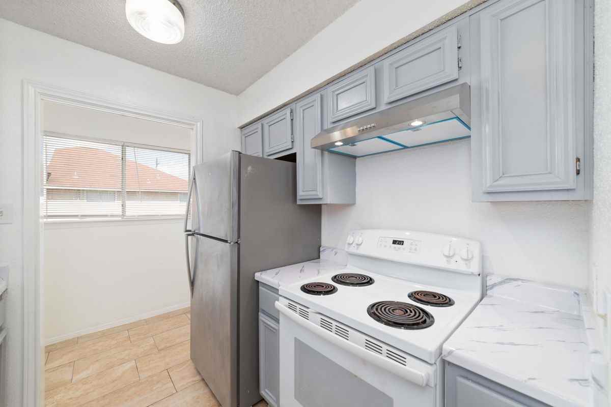 1308 Brenda Ln - Photo 2 of 19
