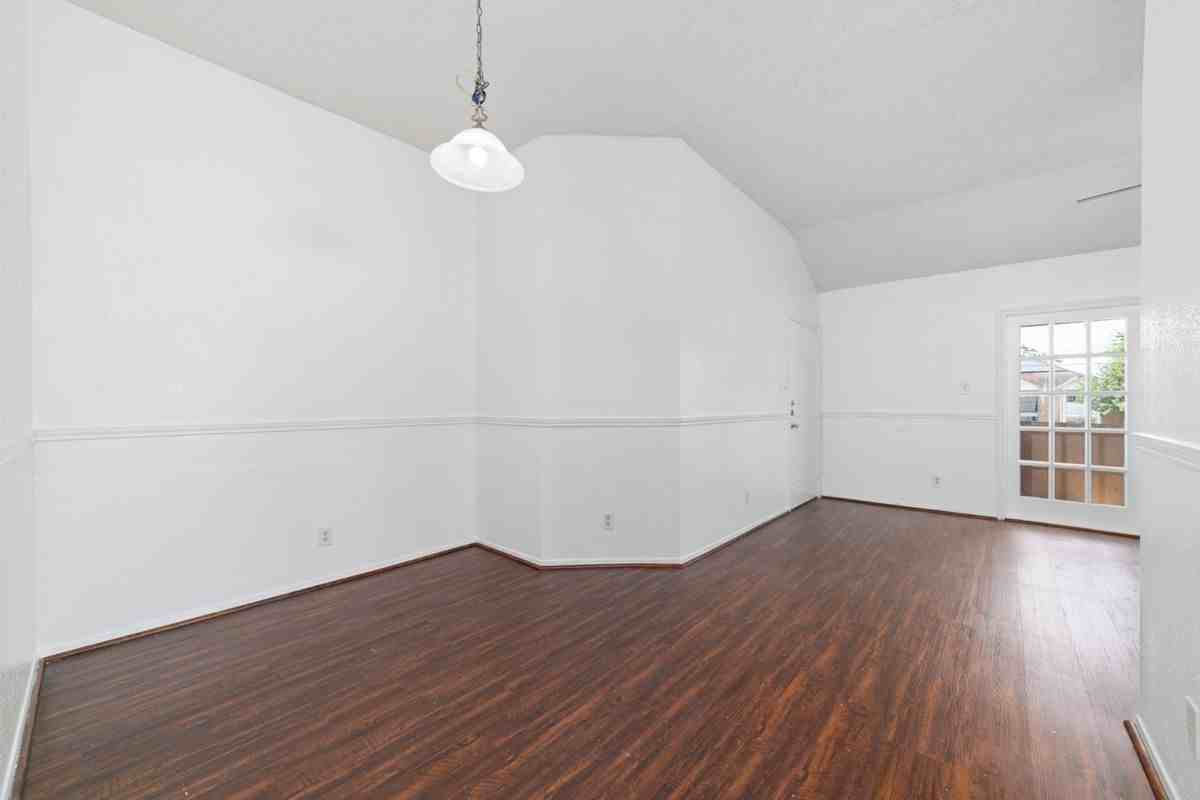 1308 Brenda Ln - Photo 5 of 19