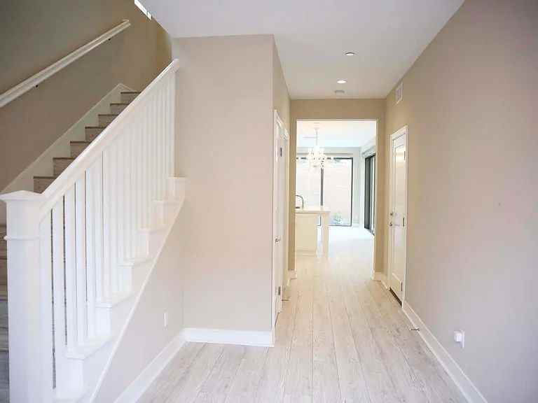118 Della - Photo 7 of 11