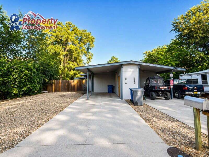 210 S Homedale Ave - Photo 2 of 32