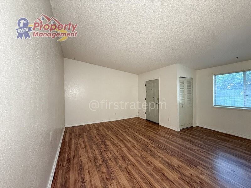 210 S Homedale Ave - Photo 6 of 32