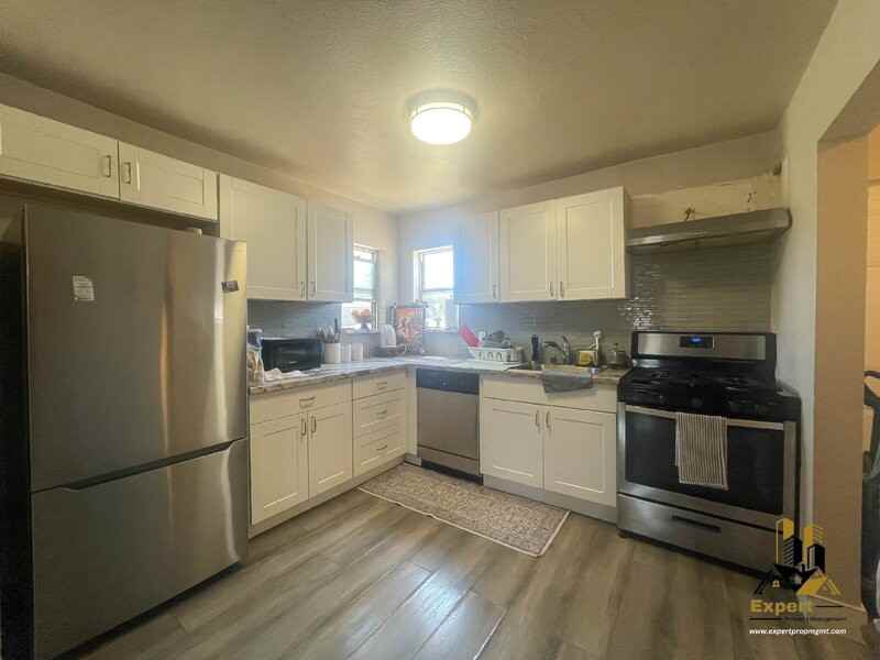 3445 Belden St - Photo 5 of 9