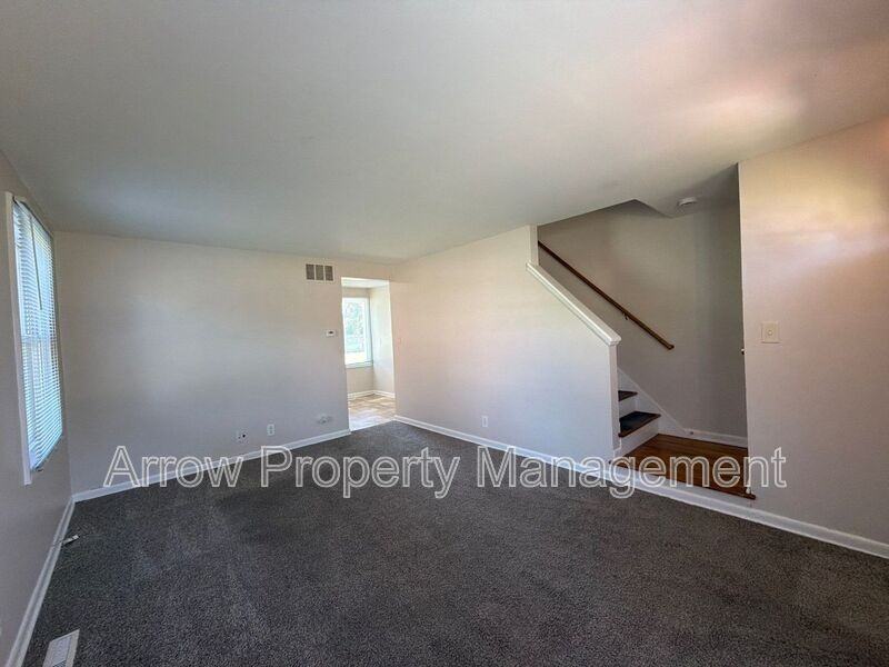 5447 Benton St - Photo 2 of 10