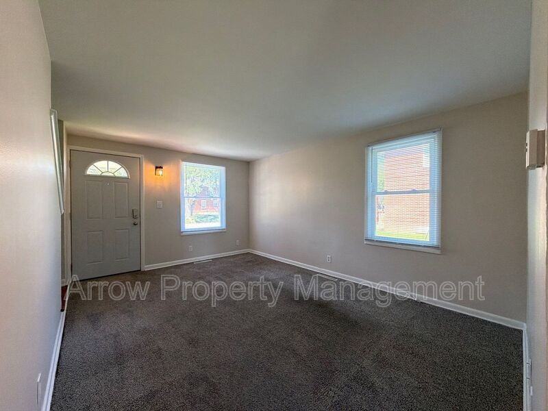 5447 Benton St - Photo 3 of 10