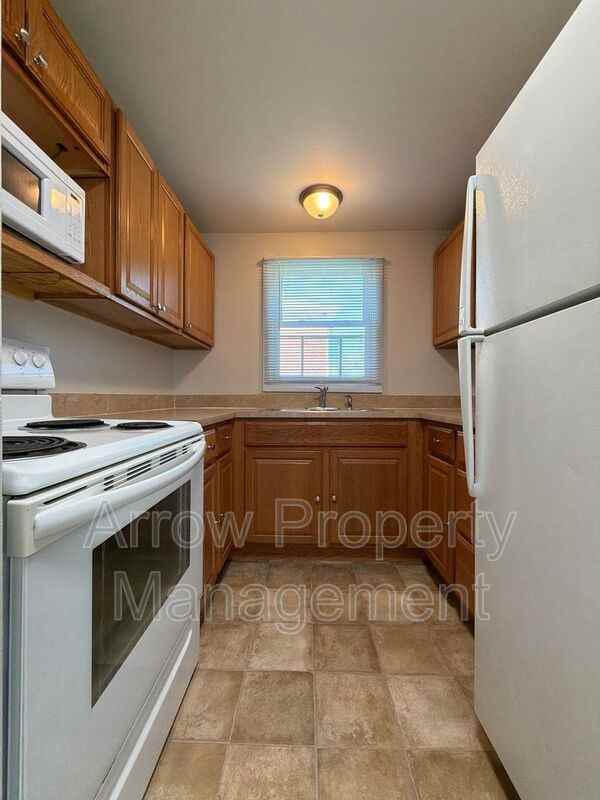 5447 Benton St - Photo 4 of 10