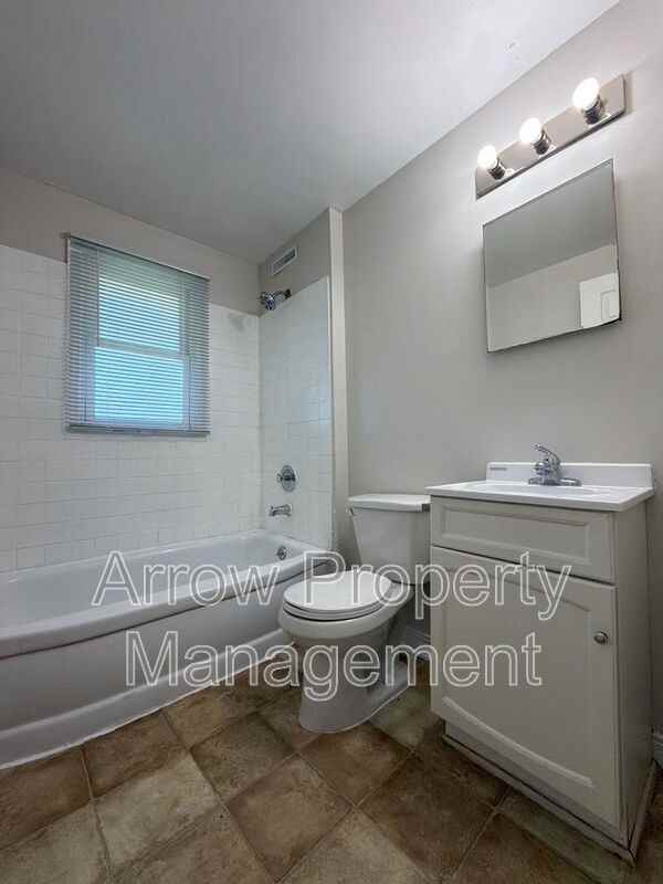 5447 Benton St - Photo 7 of 10
