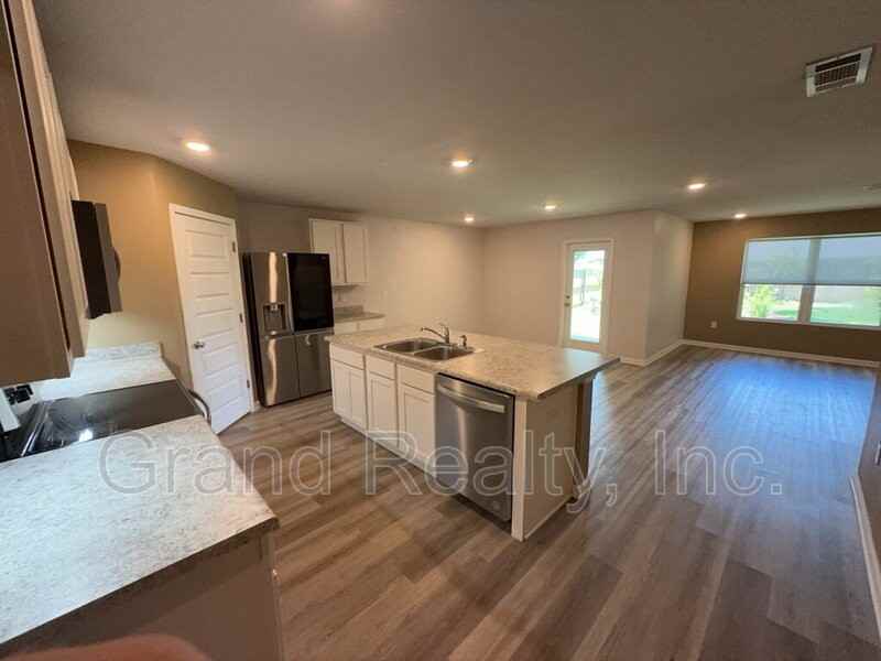 5482 Peach Dr - Photo 4 of 26