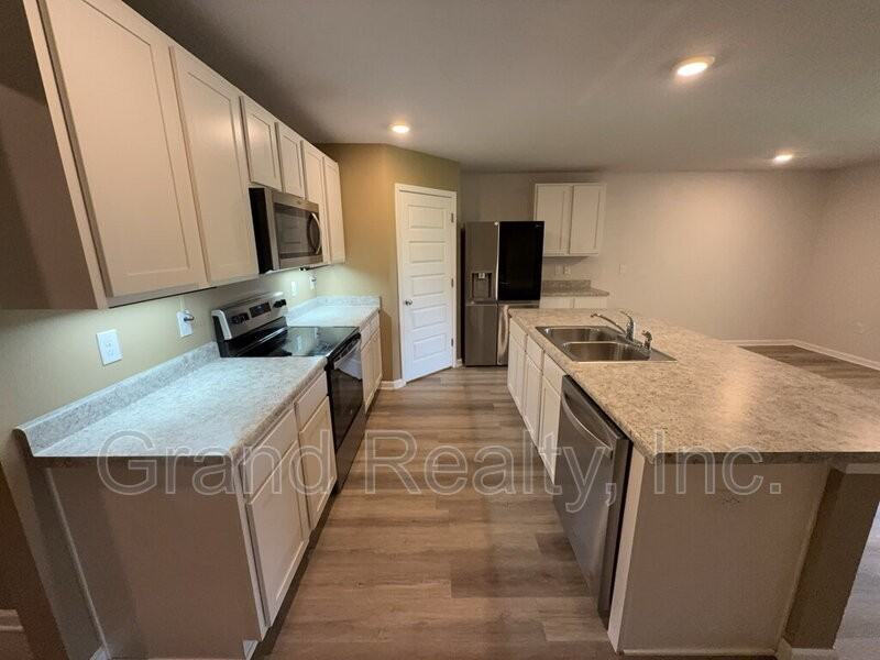 5482 Peach Dr - Photo 5 of 26
