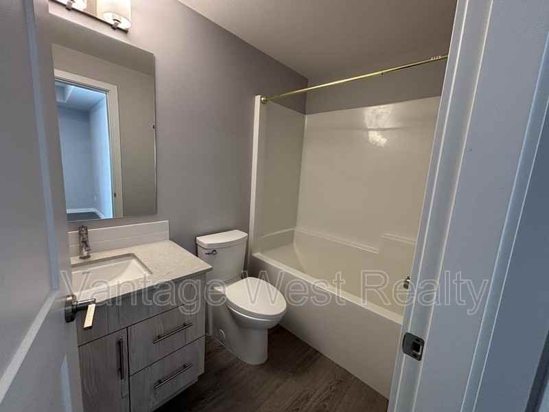 501 Boynton Pl - Photo 4 of 10