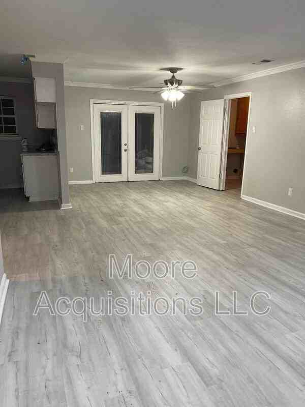 302 Kansas St - Photo 2 of 18