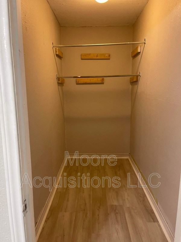 302 Kansas St - Photo 7 of 18