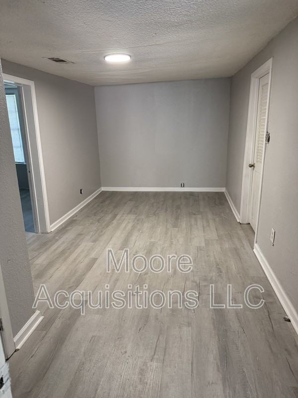 1108 W Center St - Photo 2 of 19