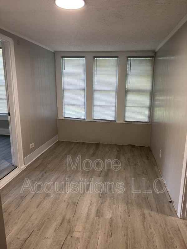 1108 W Center St - Photo 3 of 19