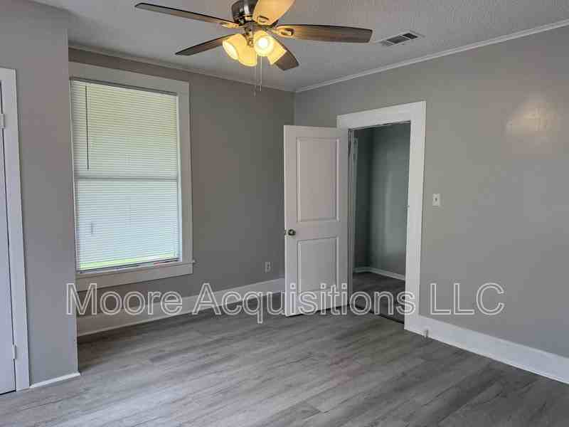 1108 W Center St - Photo 5 of 19