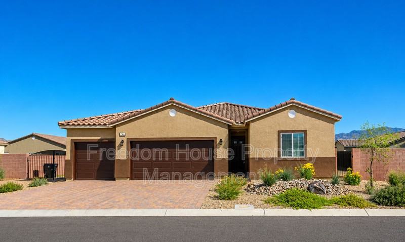 56 Pioneer Range Ave - Photo 3 of 50