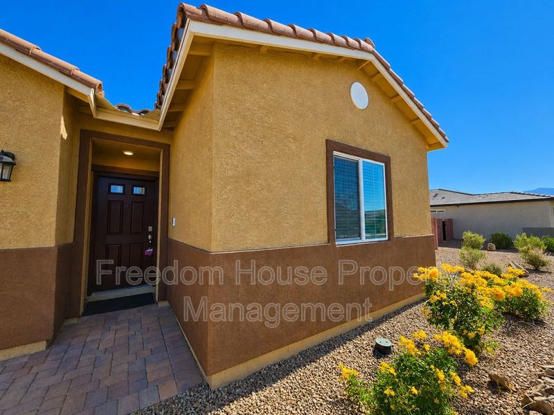 56 Pioneer Range Ave - Photo 6 of 50
