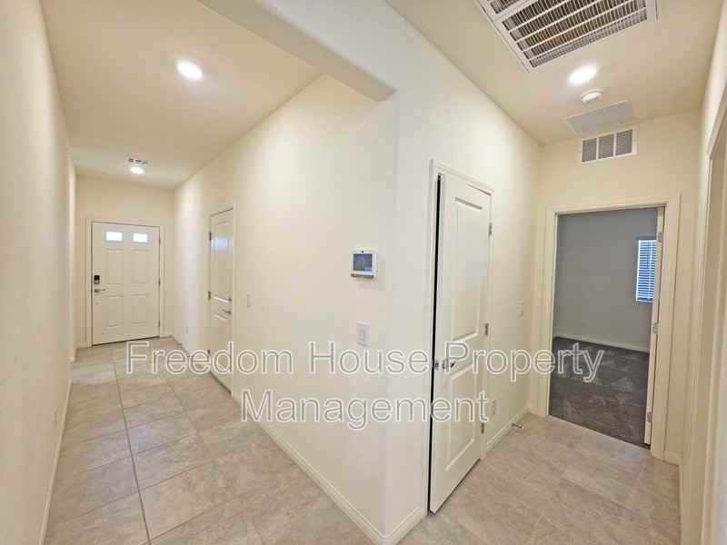 56 Pioneer Range Ave - Photo 7 of 50