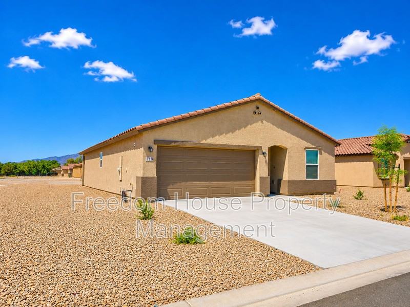 710 E Huyana Wind Dr - Photo 3 of 36