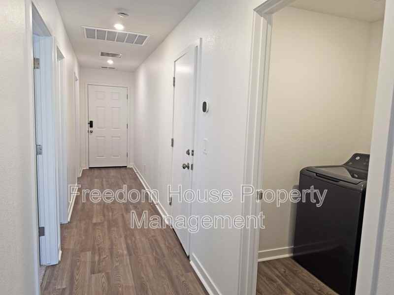 710 E Huyana Wind Dr - Photo 4 of 36