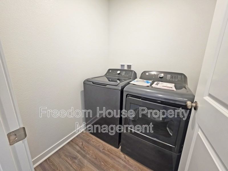 710 E Huyana Wind Dr - Photo 5 of 36