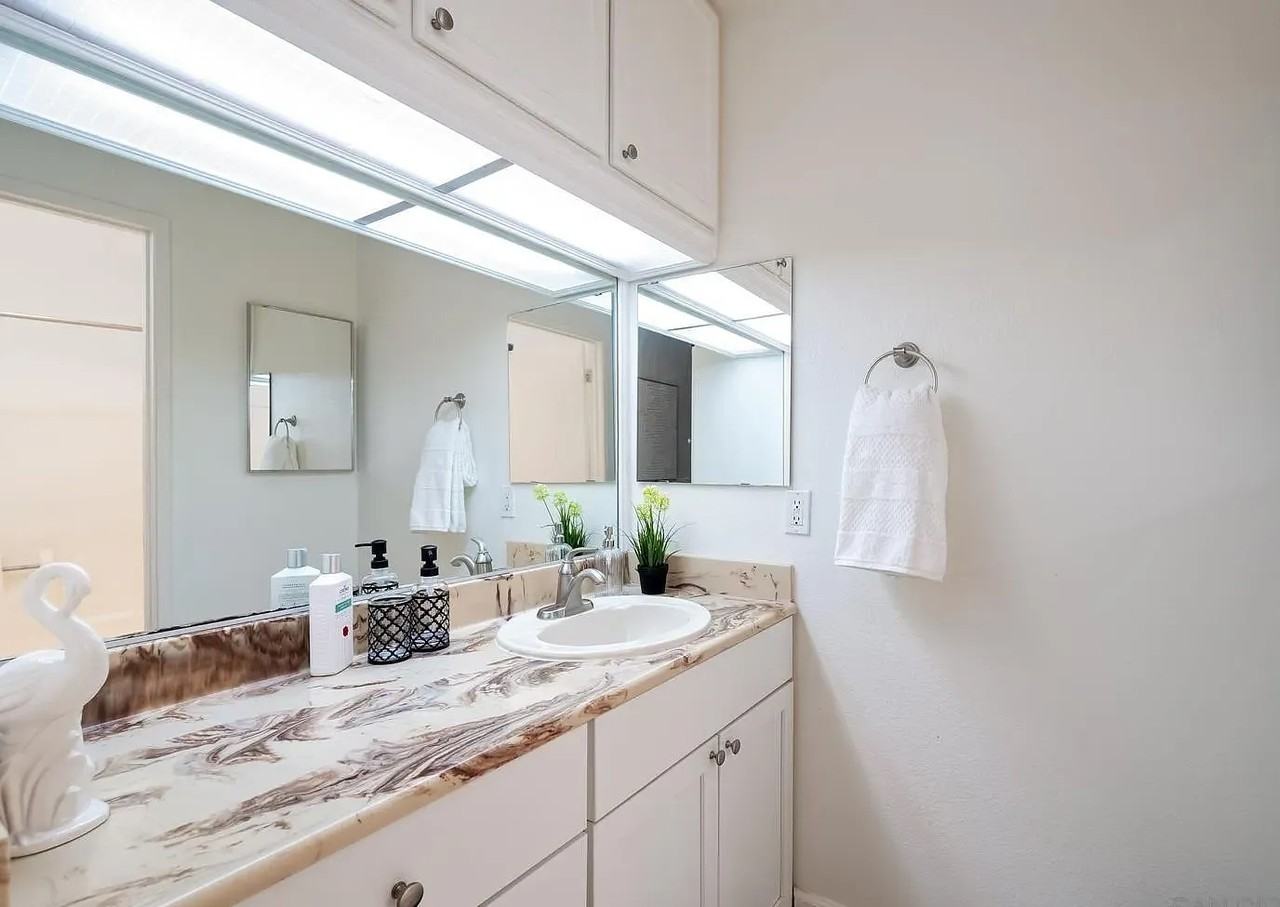 550 Camino De La Reina - Photo 2 of 10