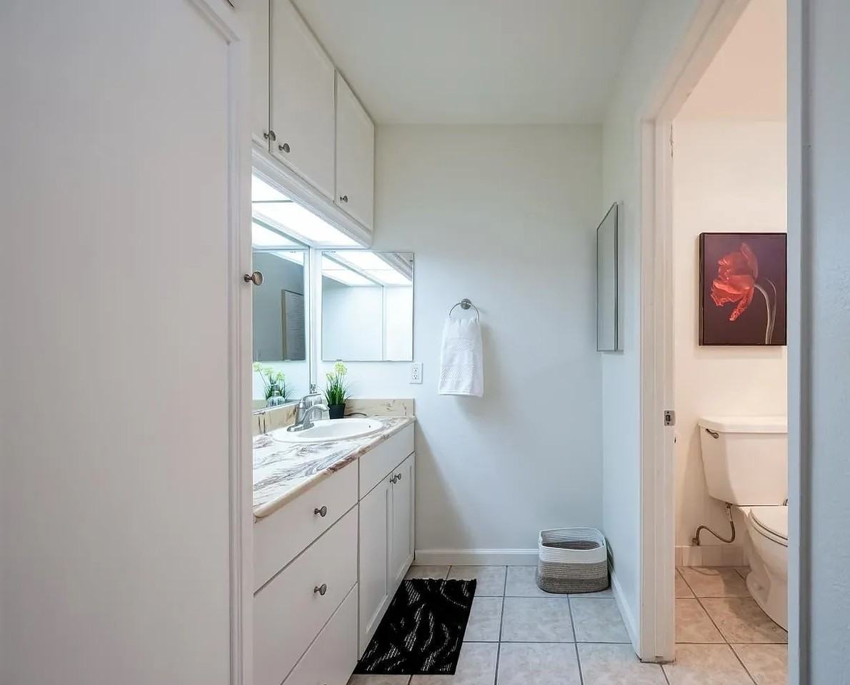 550 Camino De La Reina - Photo 3 of 10