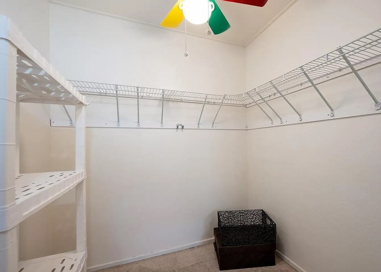 550 Camino De La Reina - Photo 4 of 10