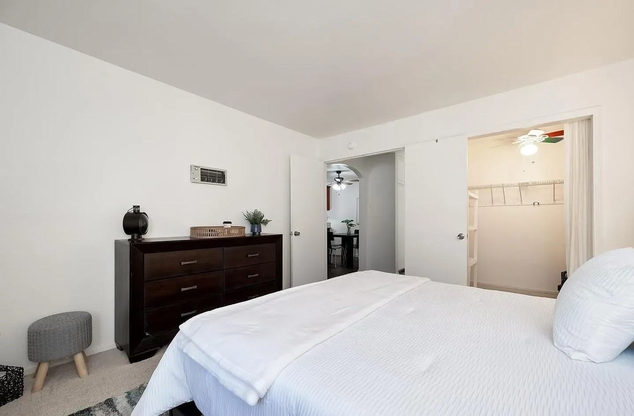 550 Camino De La Reina - Photo 5 of 10