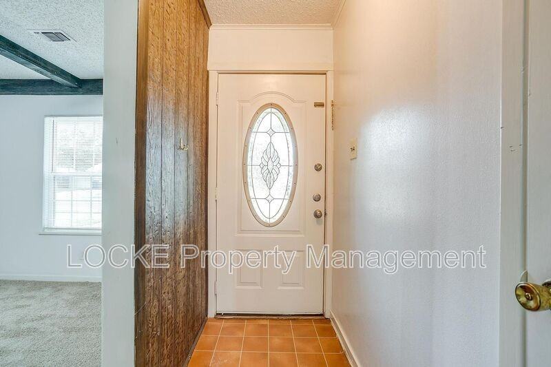812 E Prairie View Rd - Photo 2 of 13