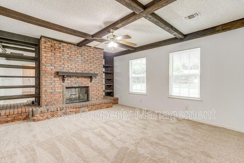 812 E Prairie View Rd - Photo 3 of 13