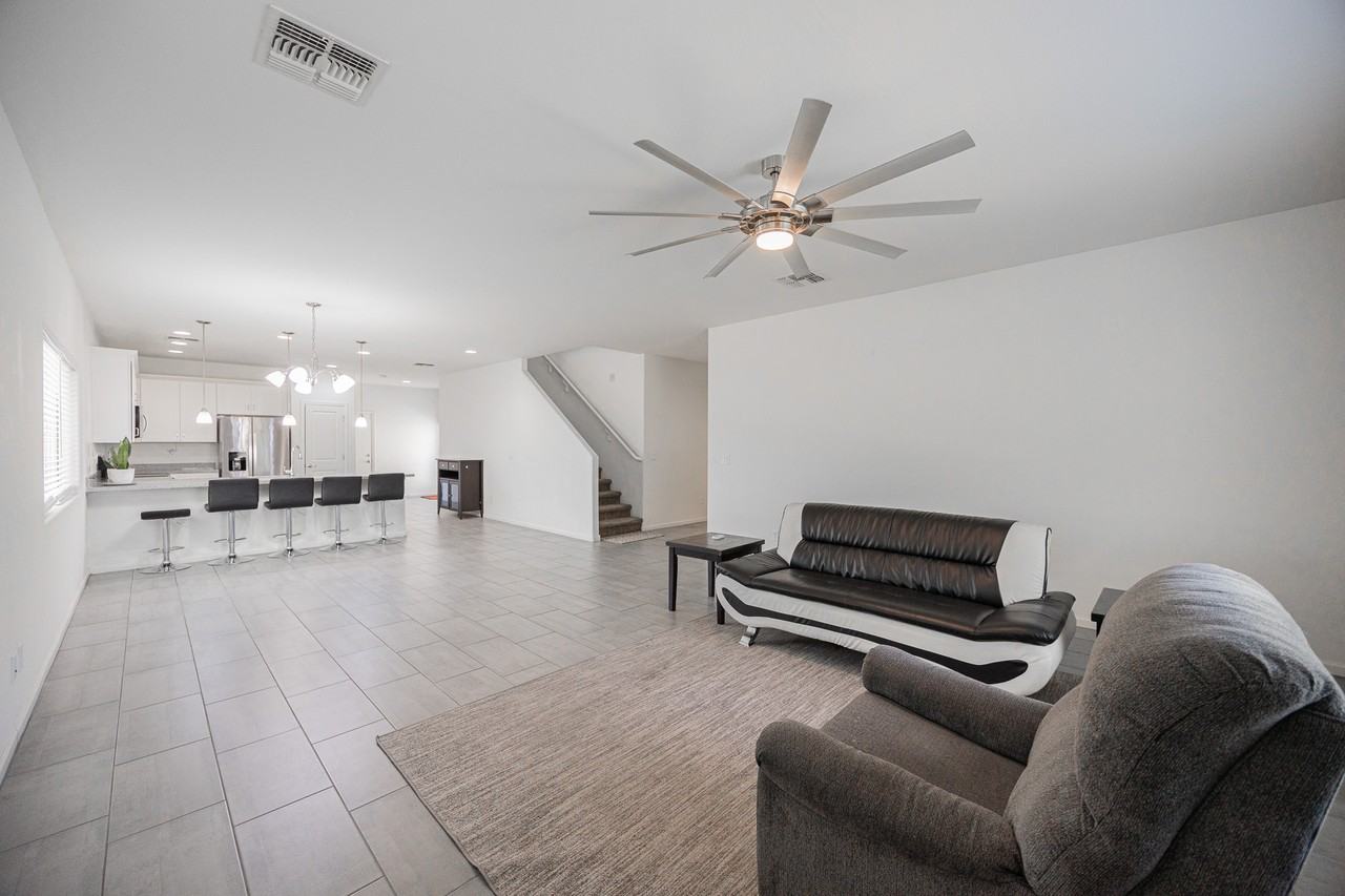 1711 W Pollack St - Photo 6 of 25