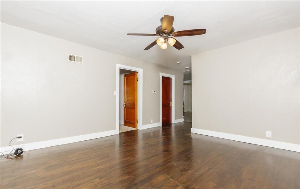 829 Perry St - Photo 3 of 21