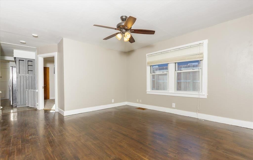829 Perry St - Photo 4 of 21