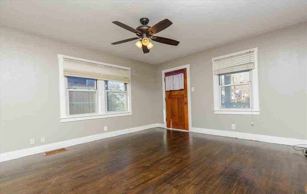 829 Perry St - Photo 5 of 21