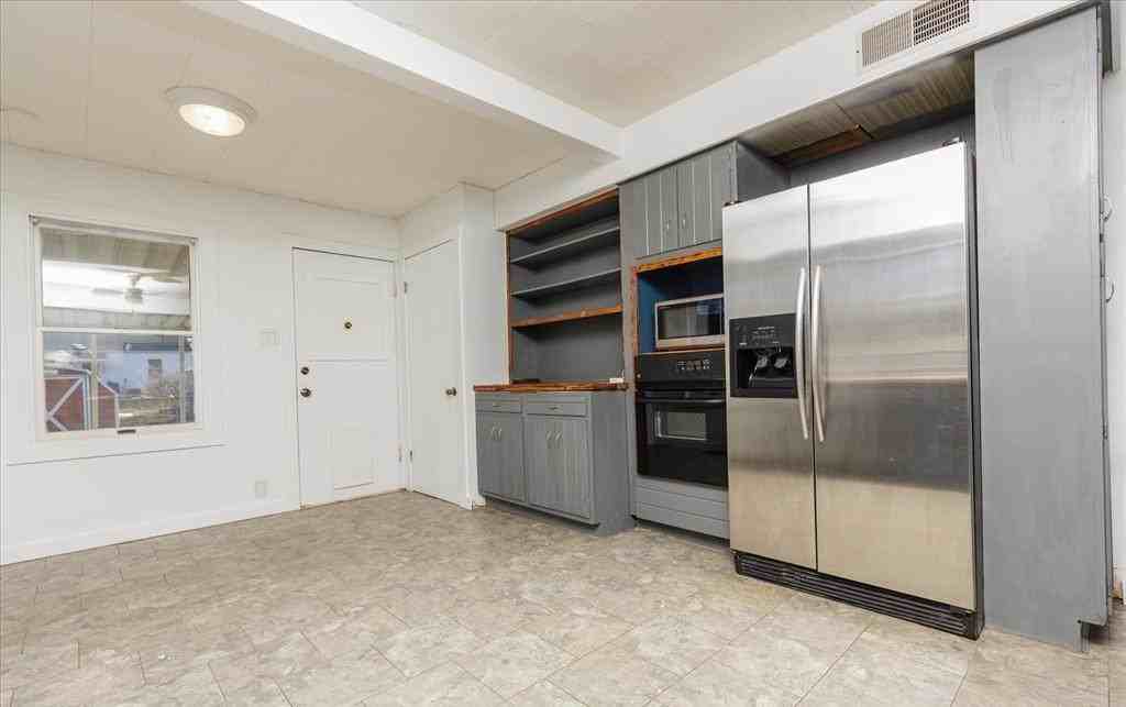 829 Perry St - Photo 7 of 21