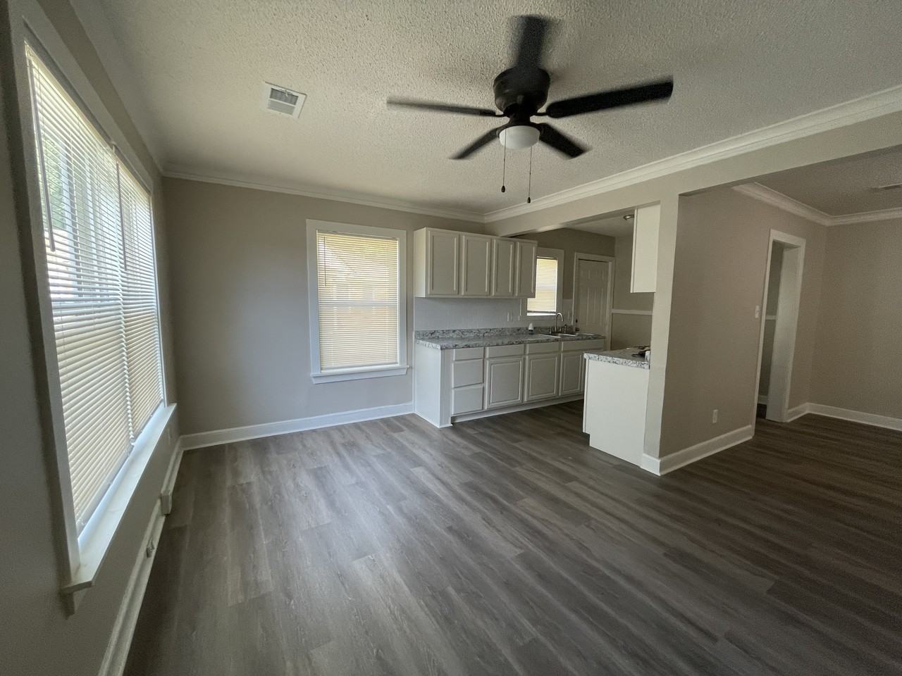 1372 N Lexington Cir - Photo 4 of 11