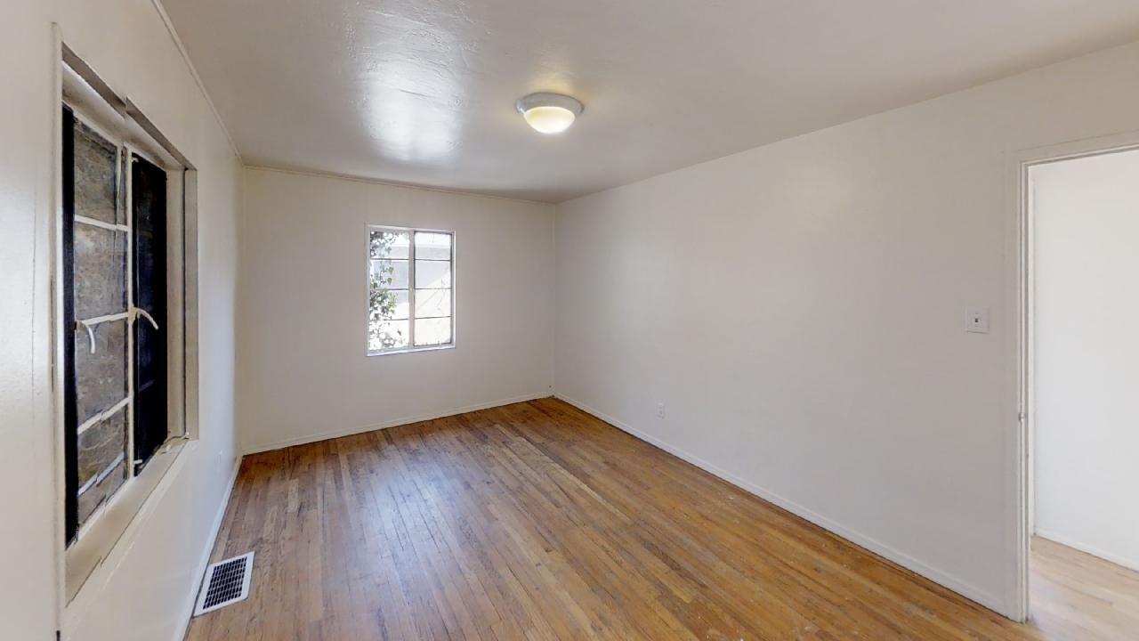1340 San Mateo Blvd Se - Photo 3 of 18