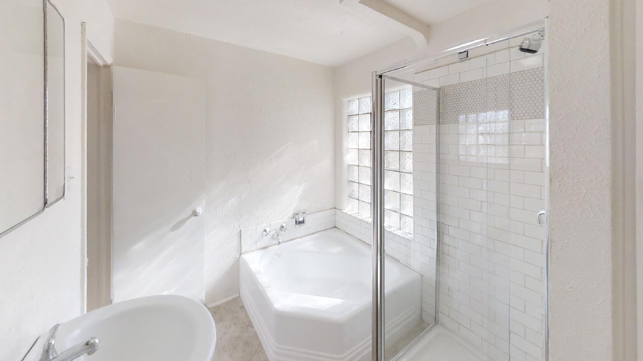 1340 San Mateo Blvd Se - Photo 5 of 18