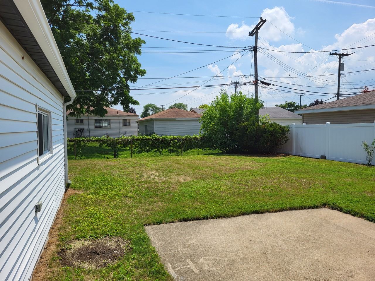 3277 Terry St - Photo 3 of 17