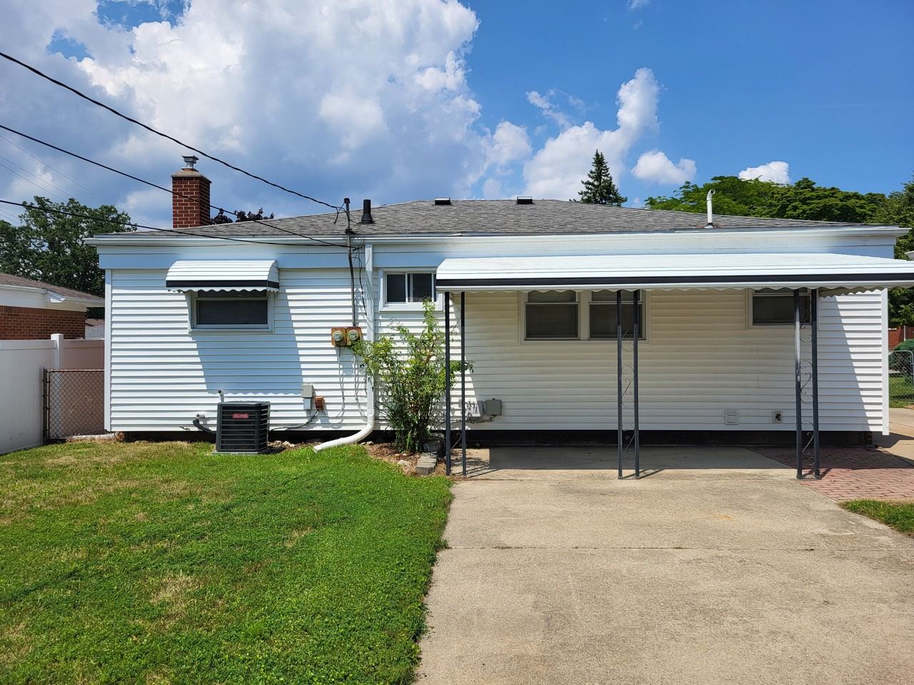 3277 Terry St - Photo 4 of 17