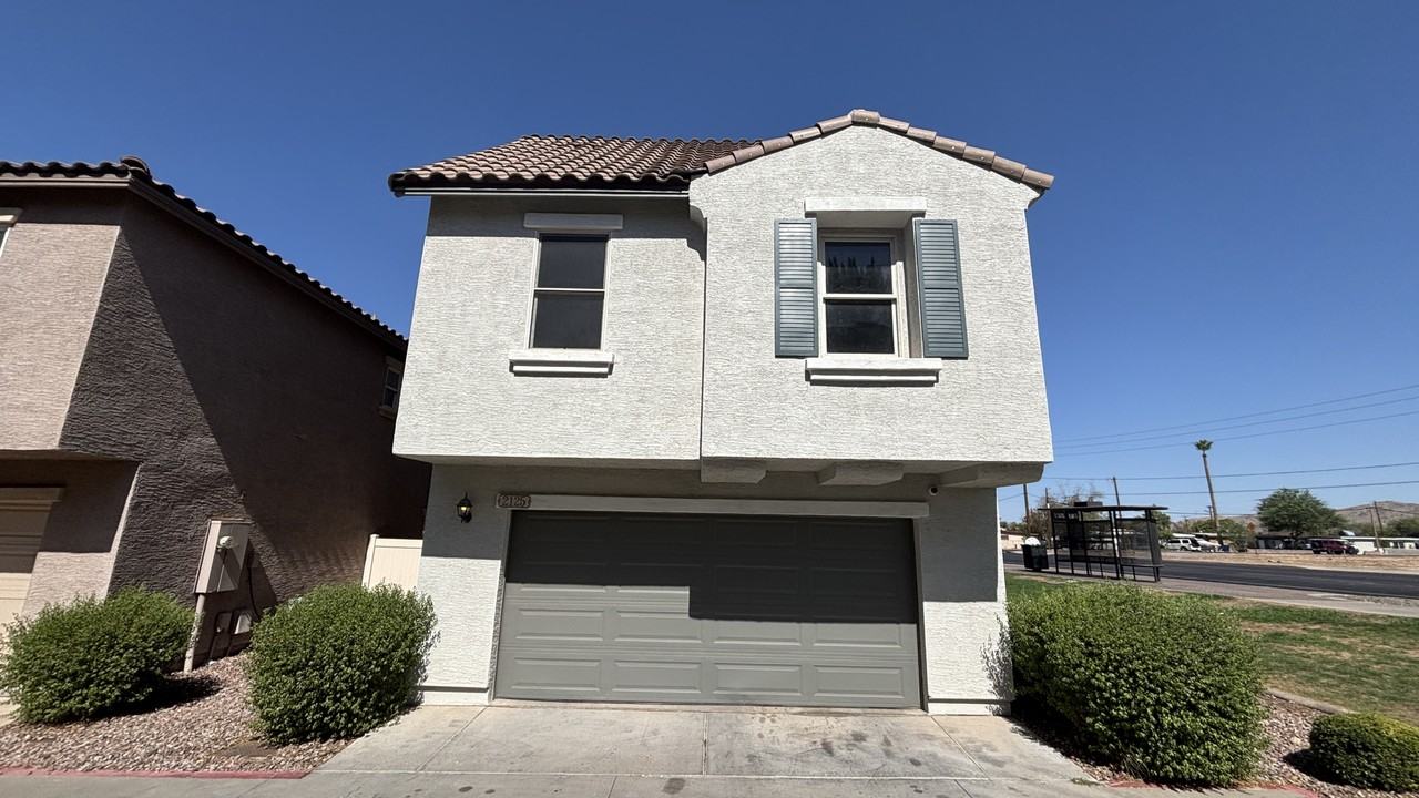 2125 E Huntington Dr - Photo 2 of 26