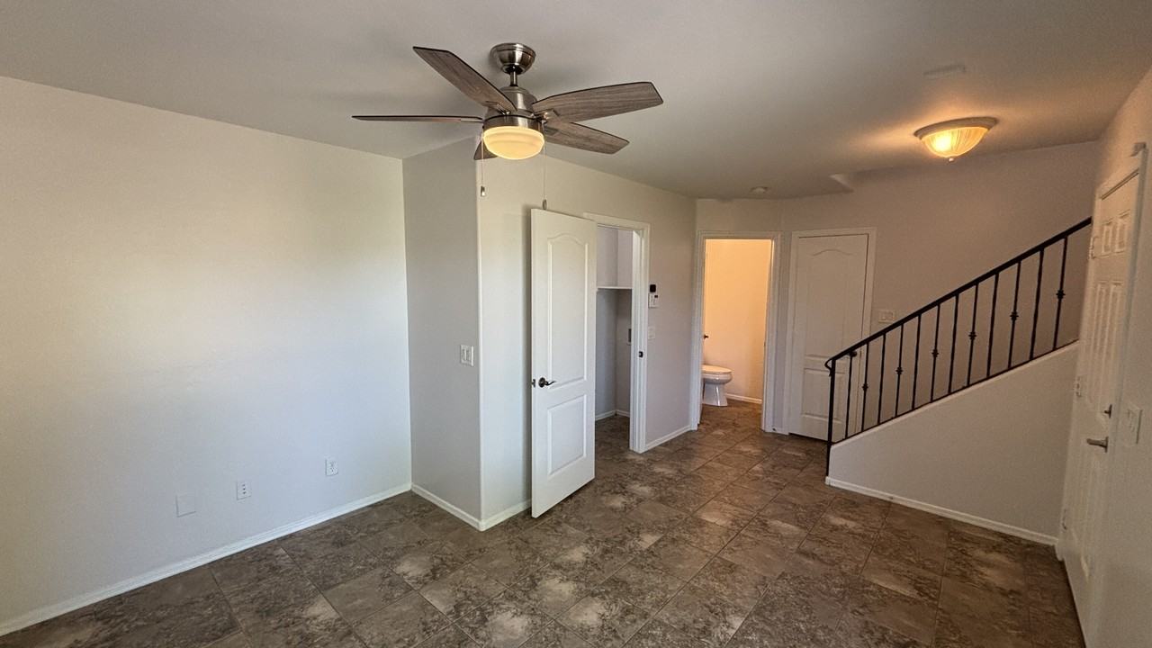 2125 E Huntington Dr - Photo 3 of 26