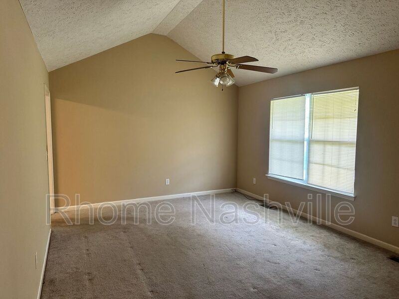 1913 Ozark Ct - Photo 5 of 9