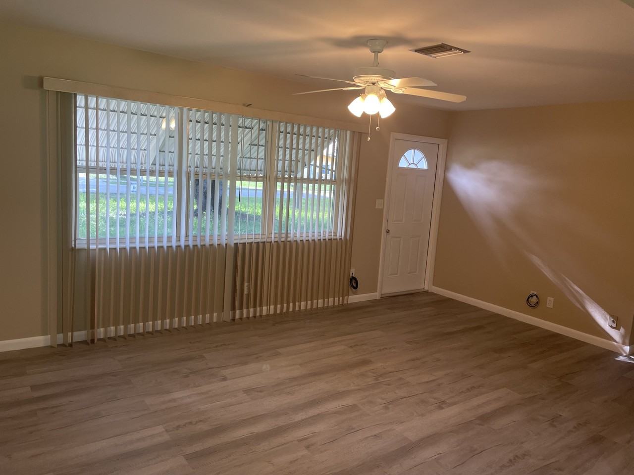 4410 Hill Dr - Photo 2 of 7
