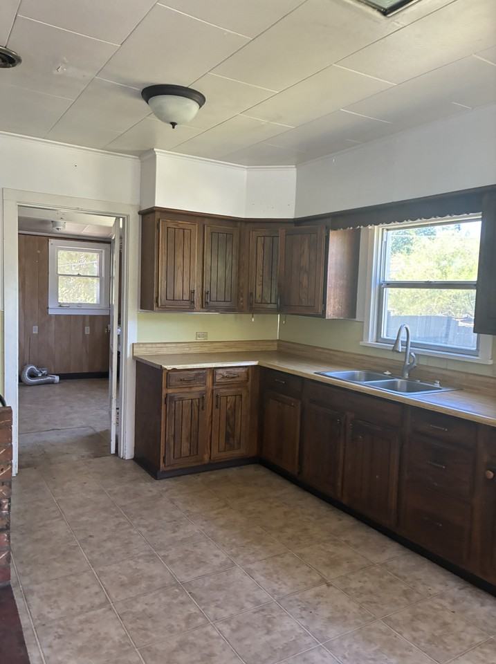 517 S Weed Blvd - Photo 6 of 11