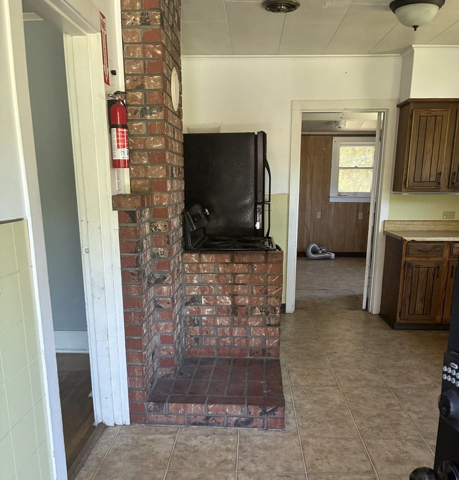 517 S Weed Blvd - Photo 7 of 11