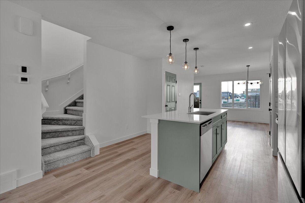 18136 73 St Nw - Photo 3 of 37