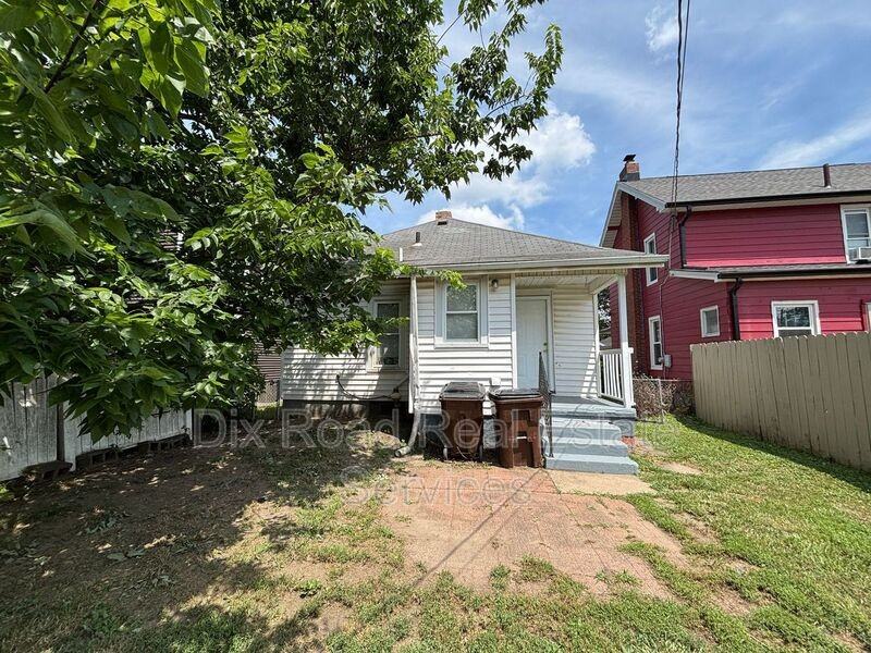 708 Elwood St - Photo 3 of 20