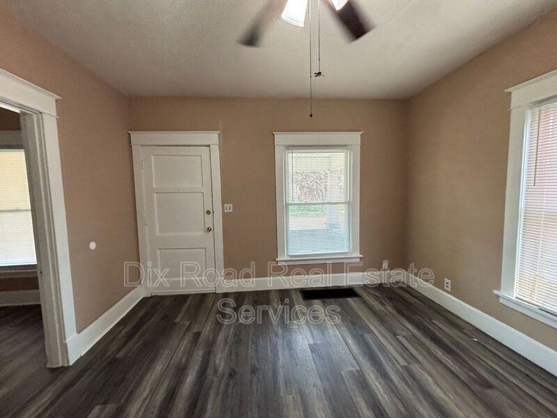 708 Elwood St - Photo 6 of 20